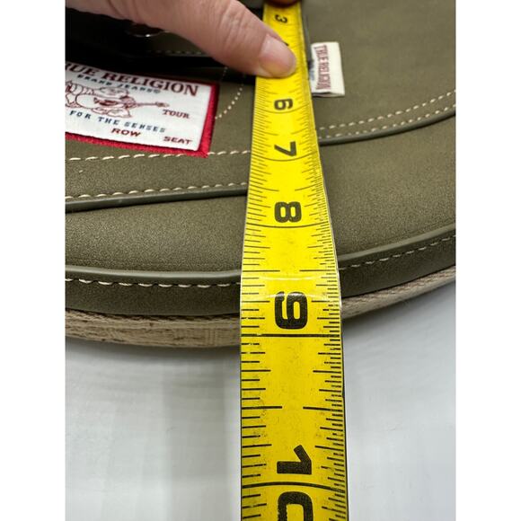 True Religion Hobo Crossbody W/ Adjustable Logo Strap Zip Top Olive Green Boho - Picture 8 of 9